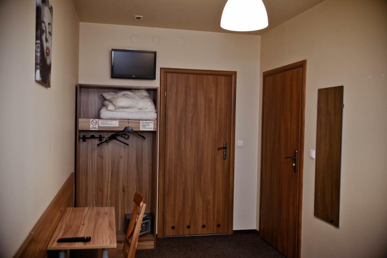 Kolumny 217- Tanie Noclegi Pracownicze, Parking Bezplatny Łódź Dış mekan fotoğraf