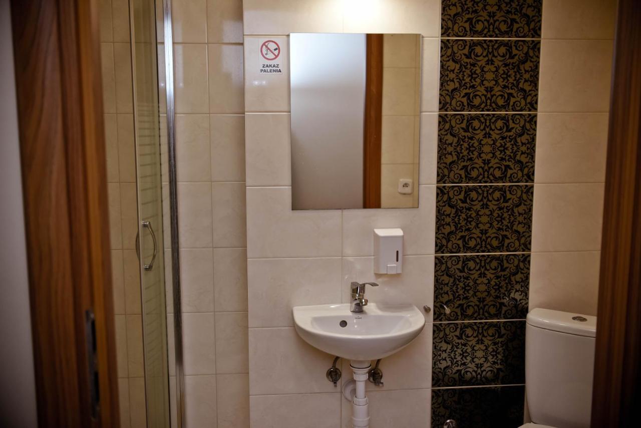 Kolumny 217- Tanie Noclegi Pracownicze, Parking Bezplatny Łódź Dış mekan fotoğraf